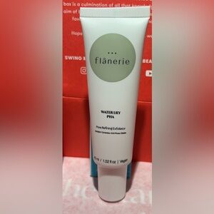 Flânerie Water Lily Pore Refining Exfoliator. With gentle Polyhydroxy acids.